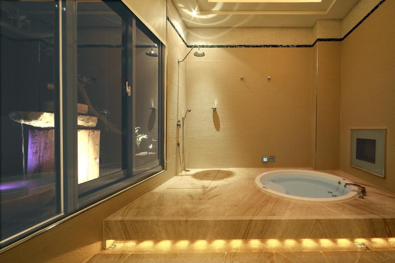 Spring Young Motel Fengyuan Exterior foto