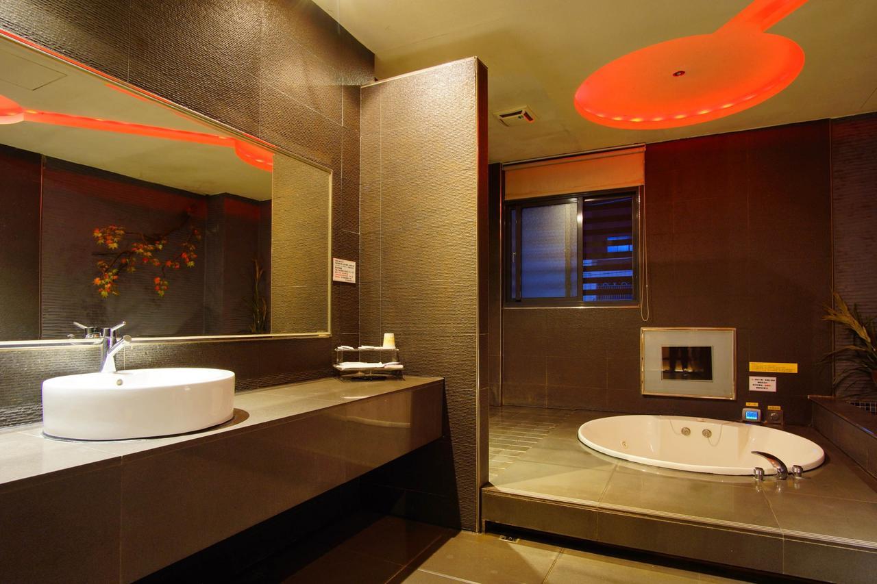 Spring Young Motel Fengyuan Exterior foto